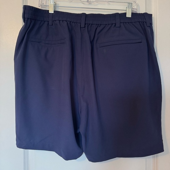 Roundtree & Yorke Performance Men's Navy 7” Inseam Shorts - Picture 2 of 7